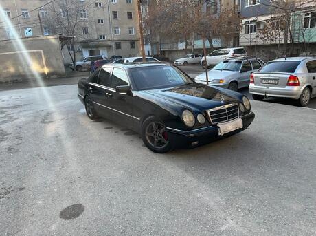 Mercedes E 320