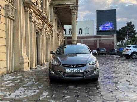 Hyundai Elantra 2012