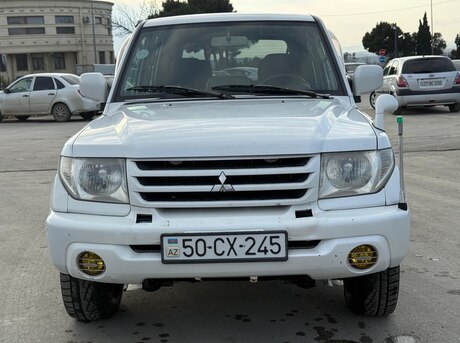 Mitsubishi Pajero io