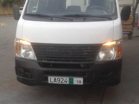 Nissan Urvan 2013