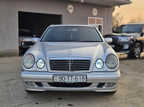 Mercedes E 240