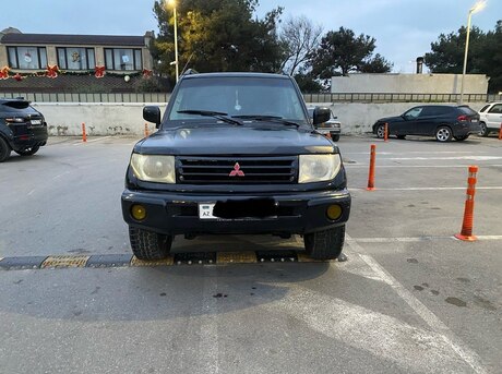Mitsubishi Pajero io 1999