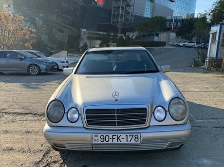 Mercedes E 240