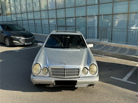 Mercedes E 290