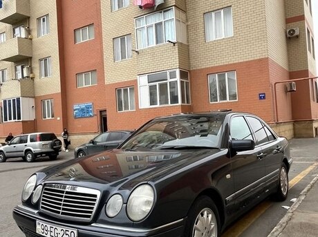 Mercedes E 240