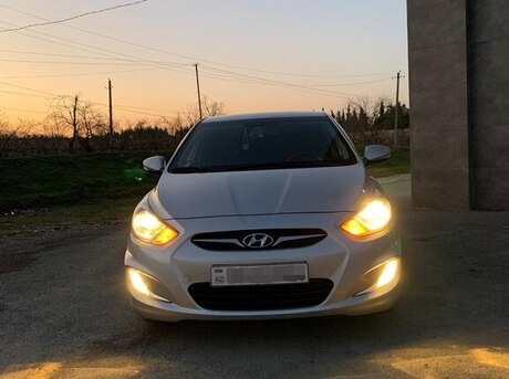 Hyundai Accent 2012