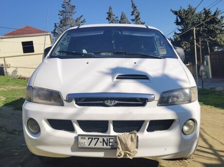 Hyundai H-1 2000