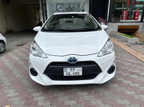 Toyota Aqua 2015