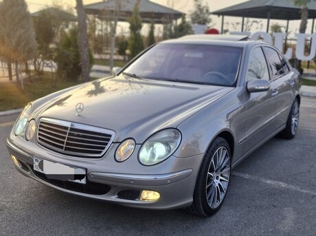 Mercedes E 240 2003