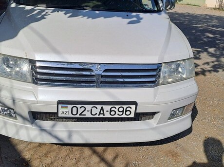 Mitsubishi Chariot 2000