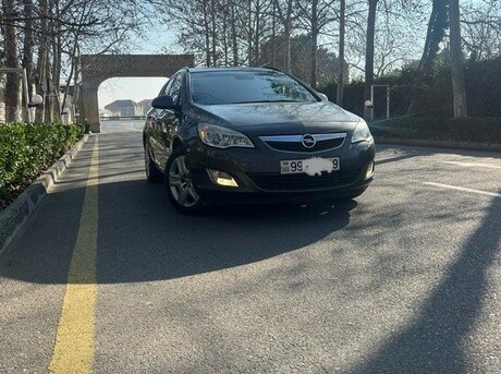 Opel Astra 2011
