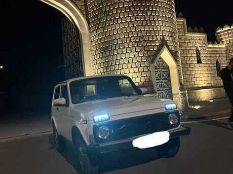 LADA (VAZ) Niva 2005