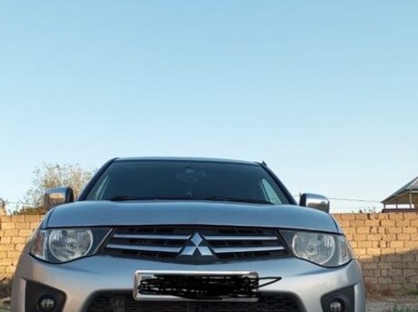 Mitsubishi L200 2013