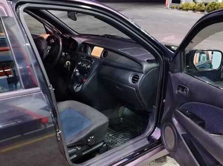 Mitsubishi Grandis 2003