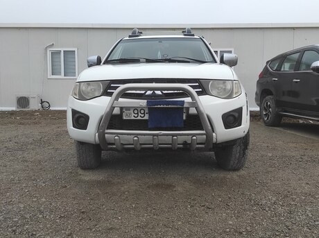 Mitsubishi L200 2012