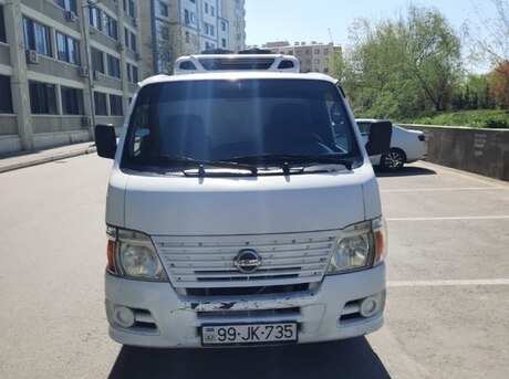 Nissan Urvan 2009