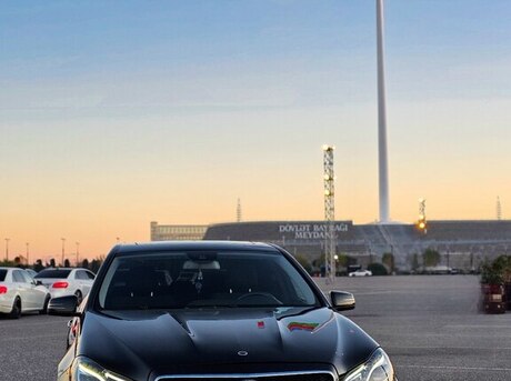 Mercedes  2010