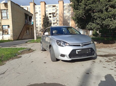 MG 3 2011