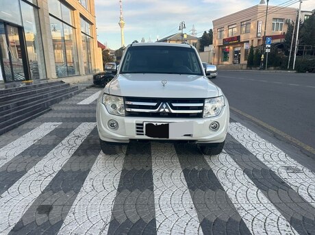 Mitsubishi Pajero 2012