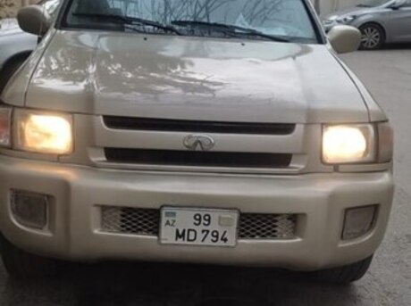 Infiniti QX4 2000