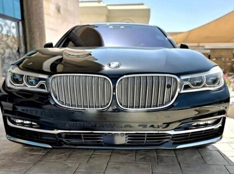 BMW 750 2016