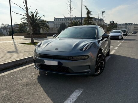 ZEEKR 001