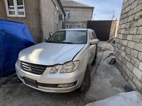 Mitsubishi Airtrek 2003