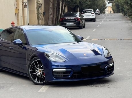 Porsche Panamera 4