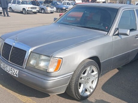 Mercedes E 220 1990