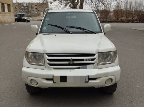 Mitsubishi Pajero io 2000