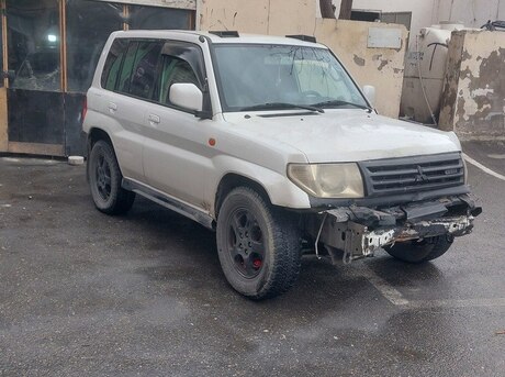 Mitsubishi Pajero io 1999