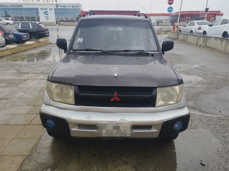 Mitsubishi Pajero io 1999