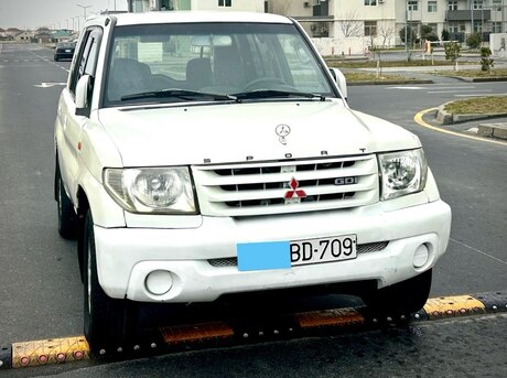 Mitsubishi Pajero io 2000