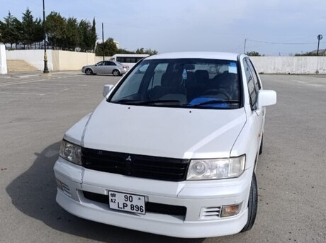 Mitsubishi Chariot 2000
