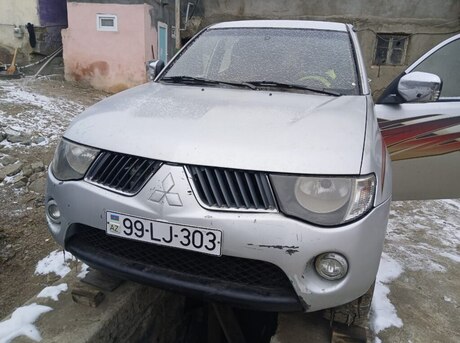 Mitsubishi L300 2008