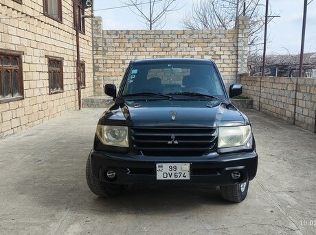 Mitsubishi Pajero io 2000