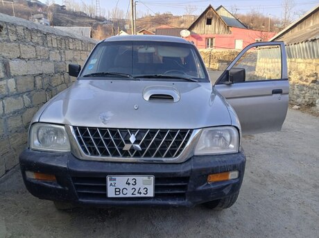 Mitsubishi L200 2005