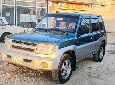 Mitsubishi Pajero io 2000