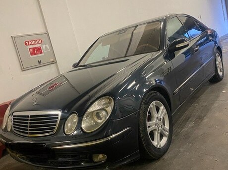 Mercedes E 240 2003