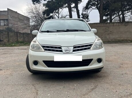 Nissan Tiida 2011