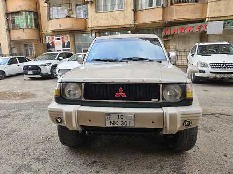 Mitsubishi Pajero 1992