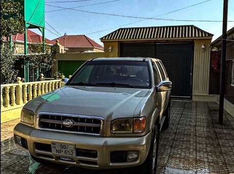 Nissan Pathfinder 1999