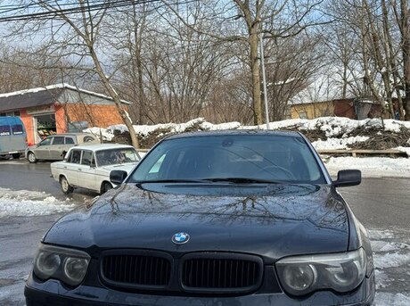 BMW 745