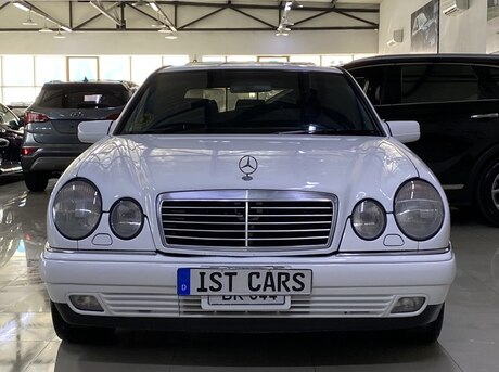 Mercedes E 240