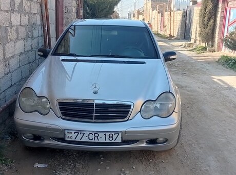 Mercedes C 200