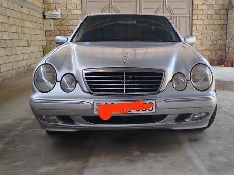 Mercedes E 240