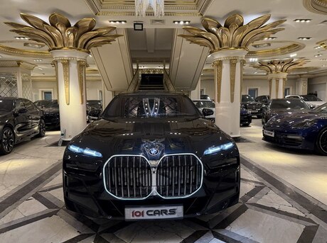 BMW i7