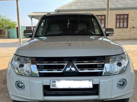 Mitsubishi Pajero 2010