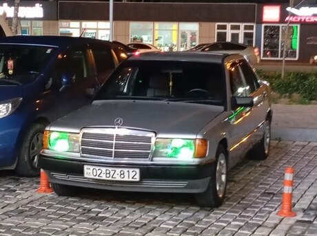 Mercedes 190