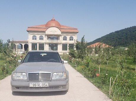 Mercedes E 280